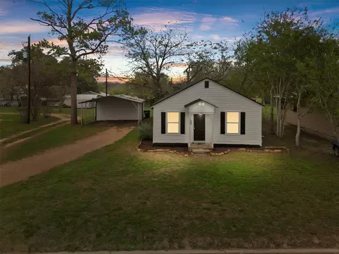 107 Mulberry St, Hallettsville, TX 77964