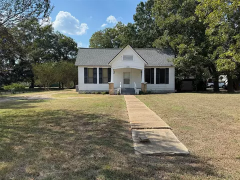 405 S 10th St, Crockett, TX 75835
