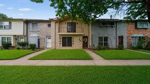 3936 Laura Leigh Dr, Friendswood, TX 77546