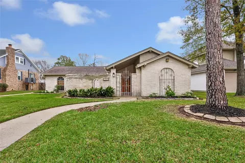 3109 Woodland Ct, La Porte, TX 77571
