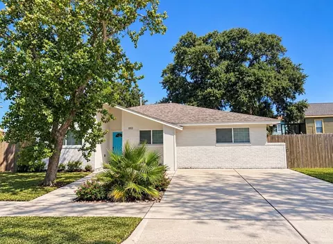 1112 32nd St, Galveston, TX 77550