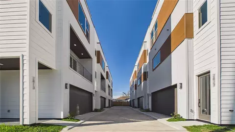 2423 Harrington St, Houston, TX 77026