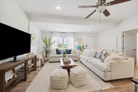 1213 55th St, Galveston, TX 77551