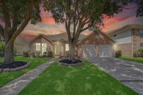14810 Mission Hills Dr, Houston, TX 77083