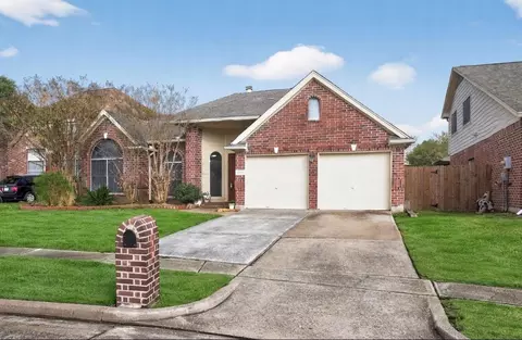 12530 Meadowglen Dr, Meadows Place, TX 77477
