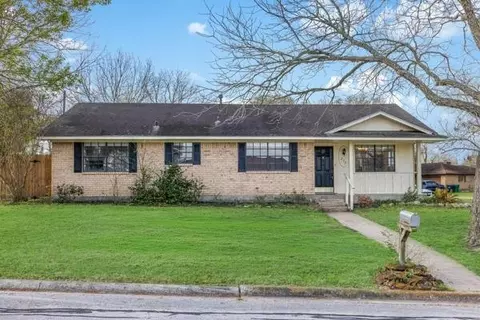 215 Edward Ln, Brenham, TX 77833