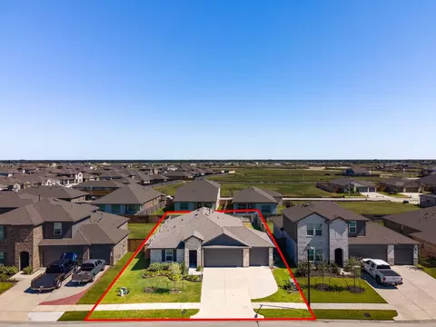 933 Neches Ln, Dayton, TX 77535