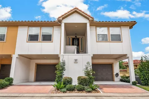 27 W Oaks Dr, Houston, TX 77058