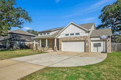 322 Wellshire Dr, West Columbia, TX 77486
