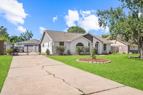 1819 Gaucho Cir, La Porte, TX 77571