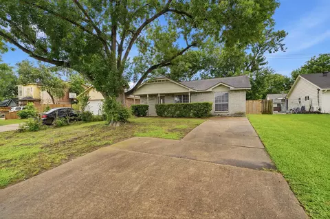 3015 Lightstar Dr, Houston, TX 77045