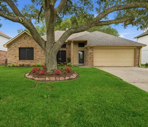 4805 Slade Ben Ln, Alvin, TX 77511