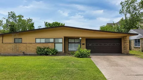 2119 Counter Point Dr, Houston, TX 77055
