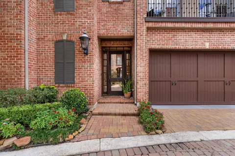 1010 Nantucket Dr #F, Houston, TX 77057