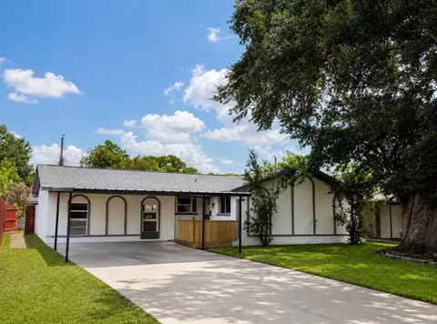 526 Hidden Valley Dr, Houston, TX 77037