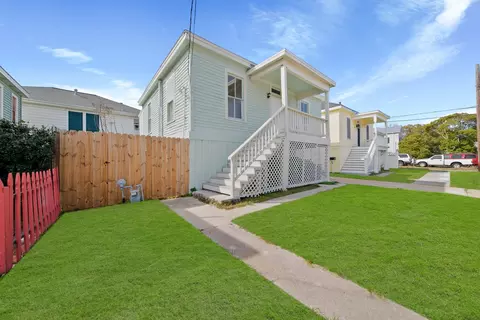 2015 36th St, Galveston, TX 77550