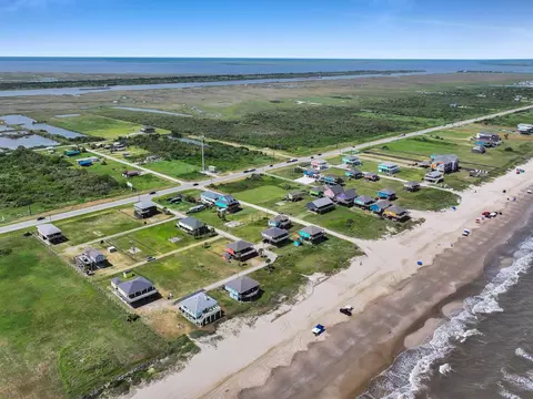 986 Smith Dr, Gilchrist, TX 77617 photo 10