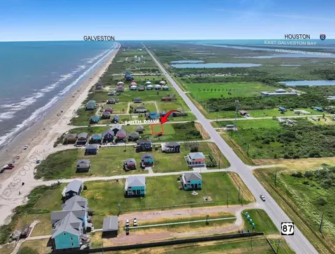 986 Smith Dr, Gilchrist, TX 77617 photo 2
