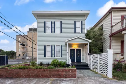811 24th St, Galveston, TX 77550