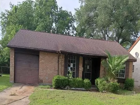 4806 Grapevine St, Houston, TX 77045