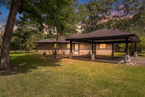 917 Huckleberry Ln, Warren, TX 77664