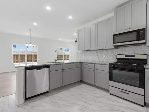 Kitchen - 2811 Bowlin Leaf Ln, Houston, TX 77014 photo 2 of 3