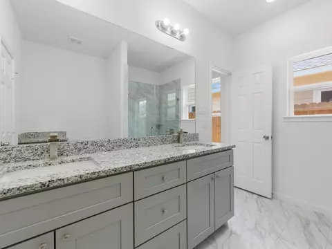 Bath - 2811 Bowlin Leaf Ln, Houston, TX 77014 photo 2 of 4