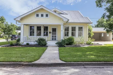 401 Bowie St, Hallettsville, TX 77964