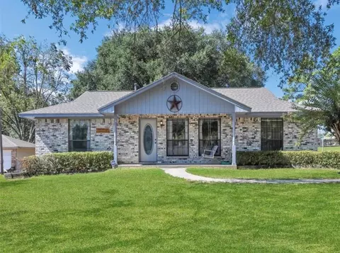 Exterior - 70 E Post Oak Ln, Shepherd, TX 77371 photo 3 of 8