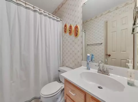 Bath - 70 E Post Oak Ln, Shepherd, TX 77371 photo 2 of 2
