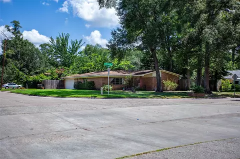 Exterior - 101 S Woodsway St E, Conroe, TX 77301 photo 4 of 6