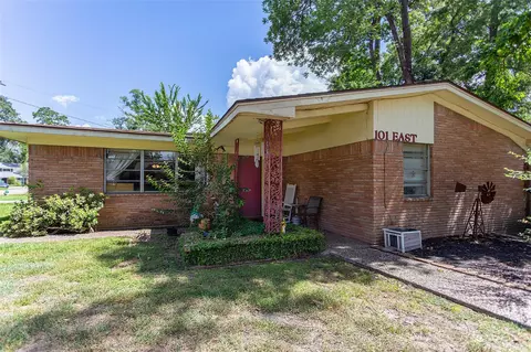 Exterior - 101 S Woodsway St E, Conroe, TX 77301 photo 5 of 6
