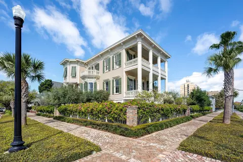 523 10th St, Galveston, TX 77550