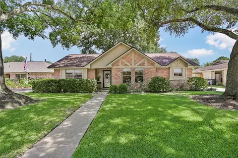 614 Seaway Dr, El Lago, TX 77586