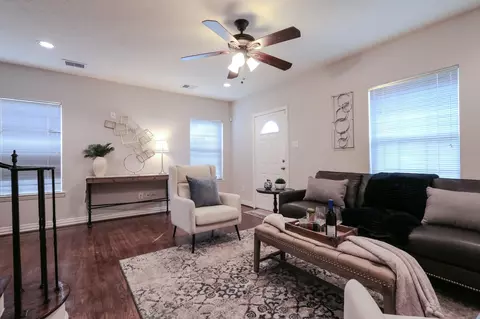 4609 University Oaks Blvd, Houston, TX 77004