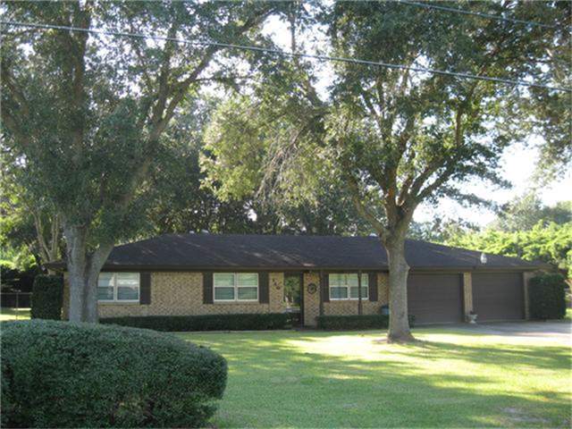 110 Chestnut St, Angleton, TX 77515 photo 1
