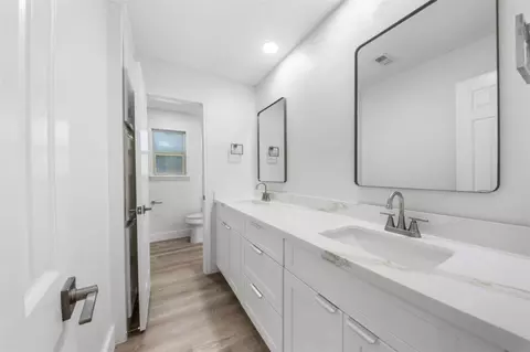 Bath - 9543 Enstone Cir, Spring, TX 77379 photo 1 of 3