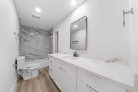 Bath - 9543 Enstone Cir, Spring, TX 77379 photo 3 of 3