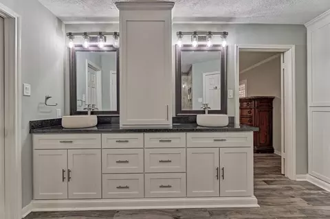 Bath - 6522 Castle Pine Ln, Spring, TX 77379 photo 2 of 6