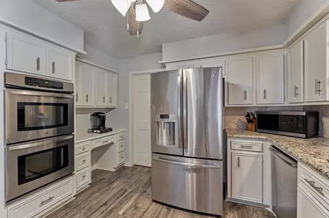 Kitchen - 6522 Castle Pine Ln, Spring, TX 77379 photo 3 of 6