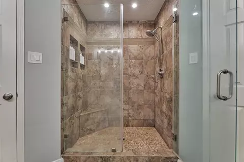 Bath - 6522 Castle Pine Ln, Spring, TX 77379 photo 4 of 6