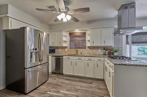 Kitchen - 6522 Castle Pine Ln, Spring, TX 77379 photo 1 of 6