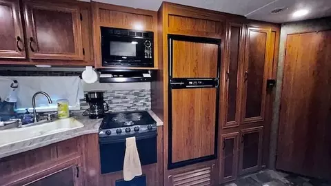68 Cedar St, Palacios, TX 77465 photo 3
