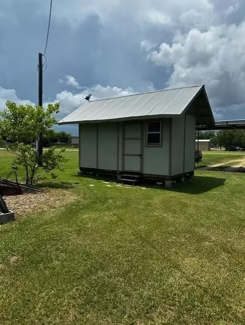 68 Cedar St, Palacios, TX 77465 photo 9