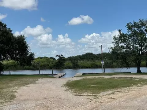 68 Cedar St, Palacios, TX 77465 photo 12