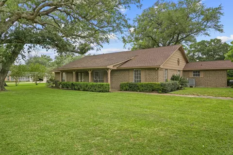 1655 E South St, Alvin, TX 77511