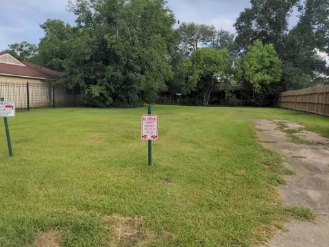 5774 Belneath St, Houston, TX 77033