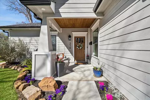 216 W 30th St, Houston, TX 77018