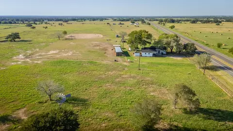 3971 Us Highway 77 S, Hallettsville, TX 77964
