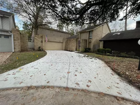 156 Old Bridge Lk, Houston, TX 77069